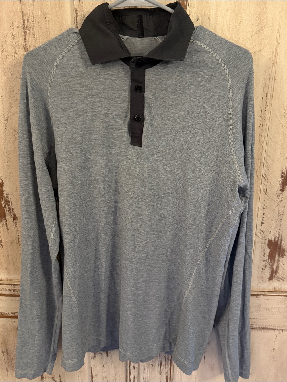 LuluLemon Men’s long sleeve athleisure polo w/ripstop collar detail. Gray